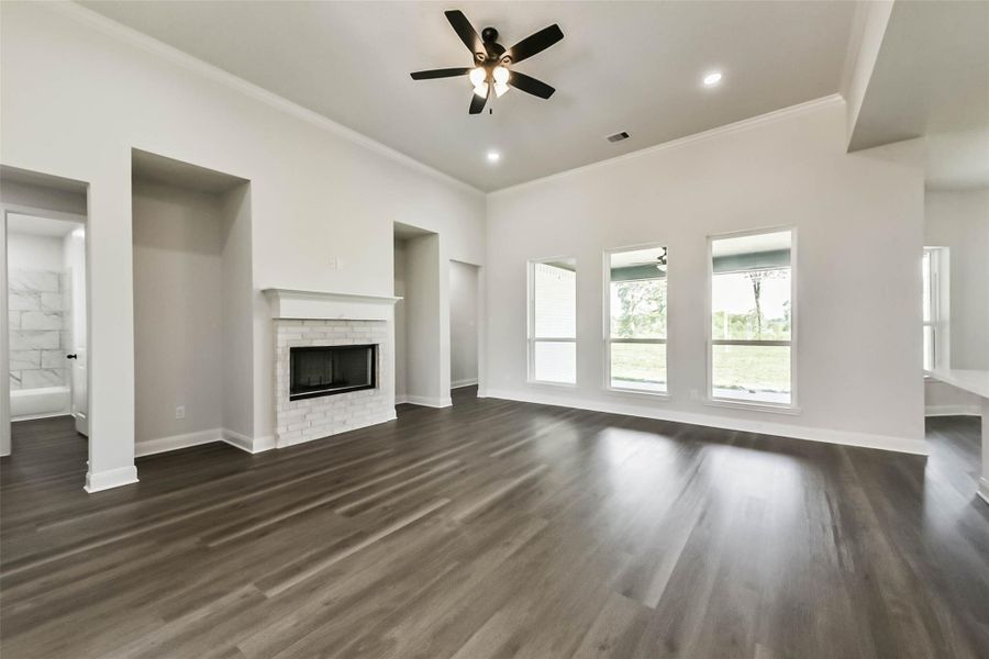 Spacious, unfurnished interior of a new home in , Baytown (Image 25).