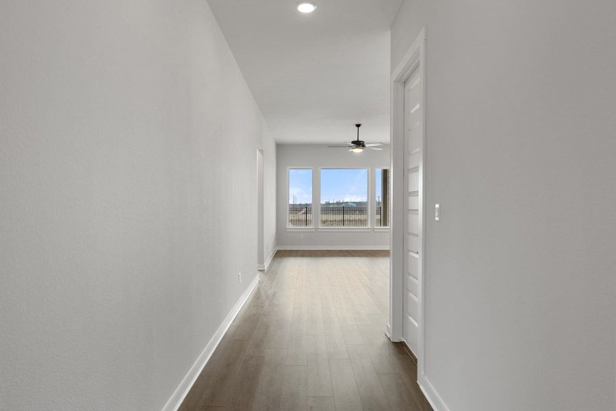 Spacious, unfurnished interior of a new home in Lagos Reserve, Manor (Image 20).