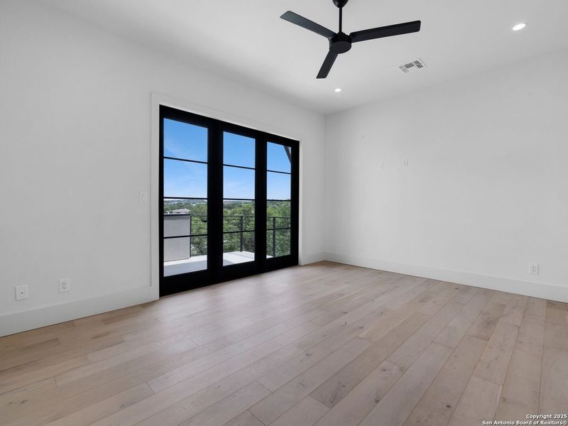 Spacious, unfurnished interior of a new home in , Boerne (Image 17).