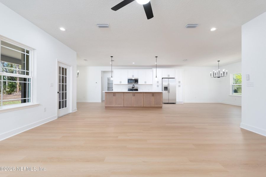 Spacious, unfurnished interior of a new home in , Palatka (Image 29).