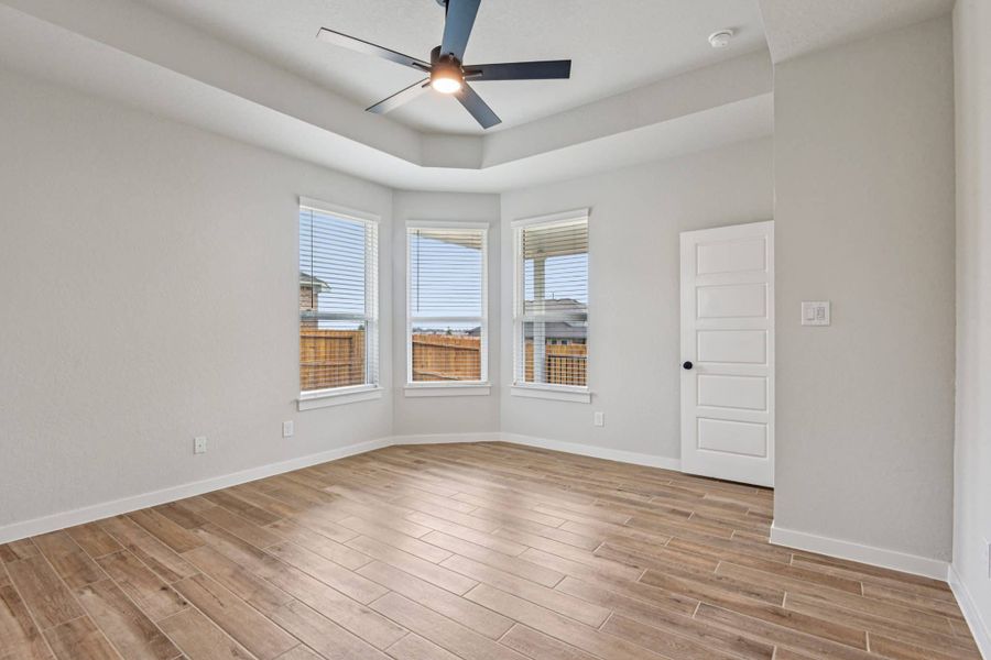 Spacious, unfurnished interior of a new home in Meyer Ranch, New Braunfels (Image 28).