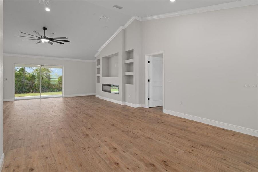 Spacious, unfurnished interior of a new home in , Weeki Wachee (Image 49).