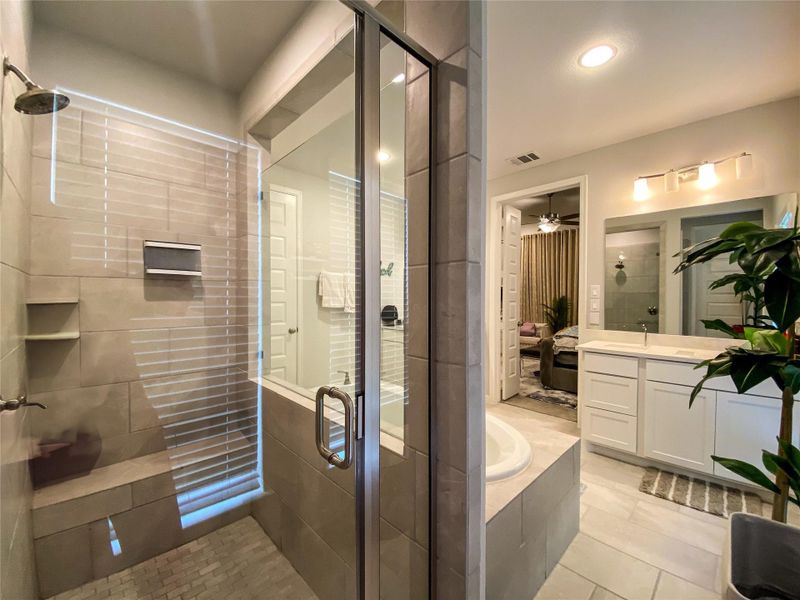 Furnished interior view inside a new home in Stonecreek Estates 50', Richmond (Image 29). Furnished interior view inside a new home in Stonecreek Estates 50', Richmond (Image 29).