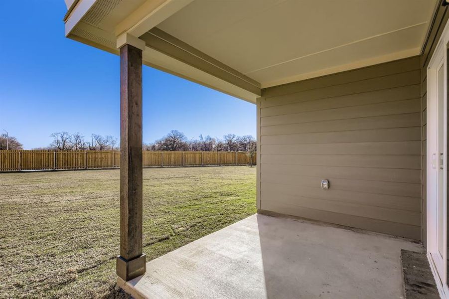 Exterior details and patio area of a home in Middlefield Village, Dallas (Image 18).