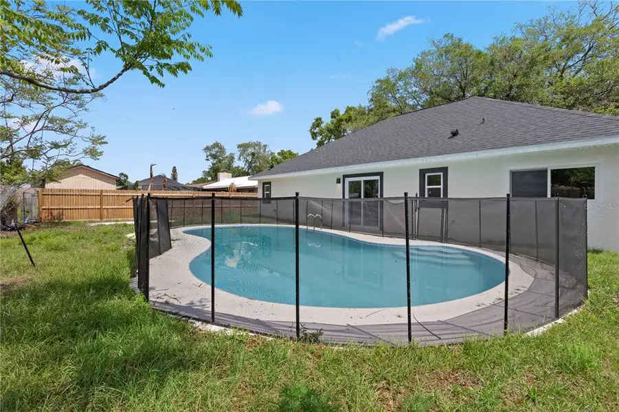 Exterior details and patio area of a home in , Seffner (Image 3).