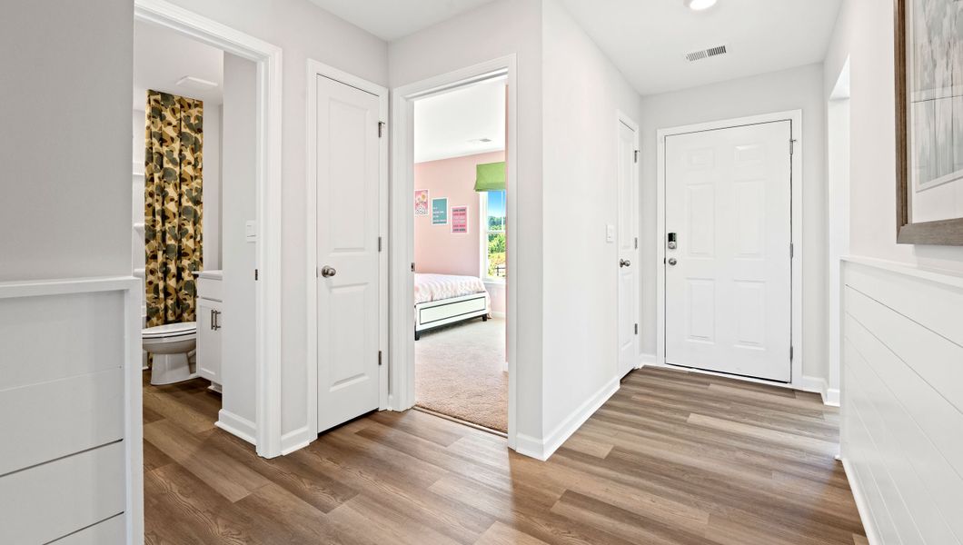 Representative unfurnished interior of a home built from the Freeport by D.R. Horton in Cascade Point, Seneca (Image 22).