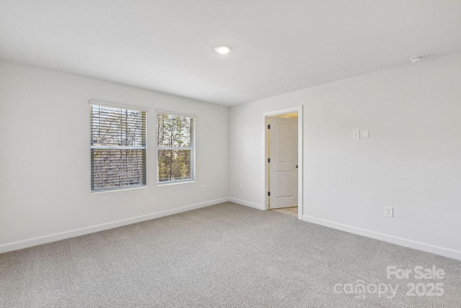 Spacious, unfurnished interior of a new home in Nolen Farm, Gastonia (Image 13).