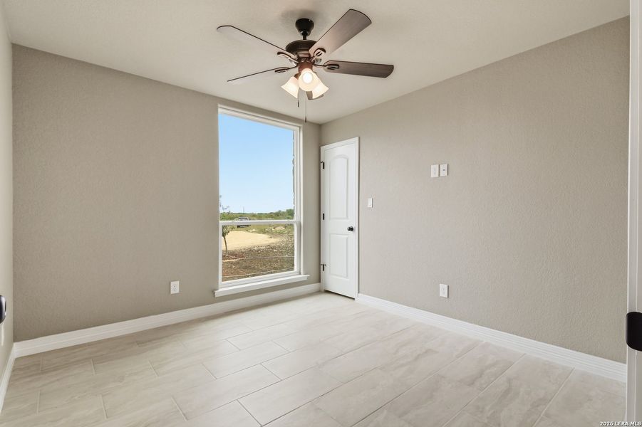 Spacious, unfurnished interior of a new home in , Uvalde (Image 23).