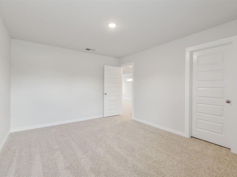 Spacious, unfurnished interior of a new home in Caney Creek Place, Conroe (Image 41).