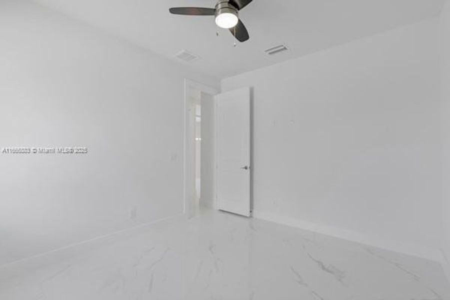 Spacious, unfurnished interior of a new home in , Cape Coral (Image 18).