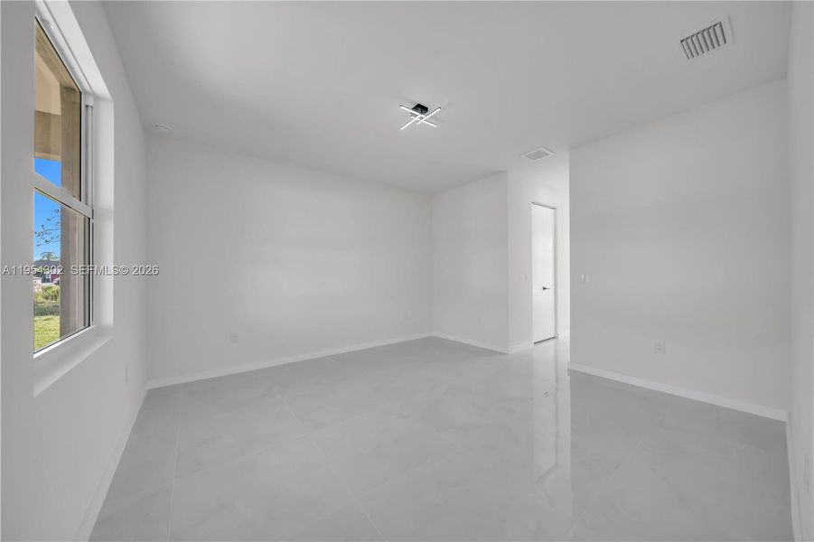 Spacious, unfurnished interior of a new home in , Lehigh Acres (Image 29).