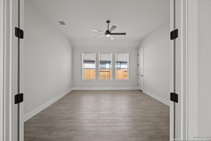Spacious, unfurnished interior of a new home in Meyer Ranch, New Braunfels (Image 14). Spacious, unfurnished interior of a new home in Meyer Ranch, New Braunfels (Image 14).