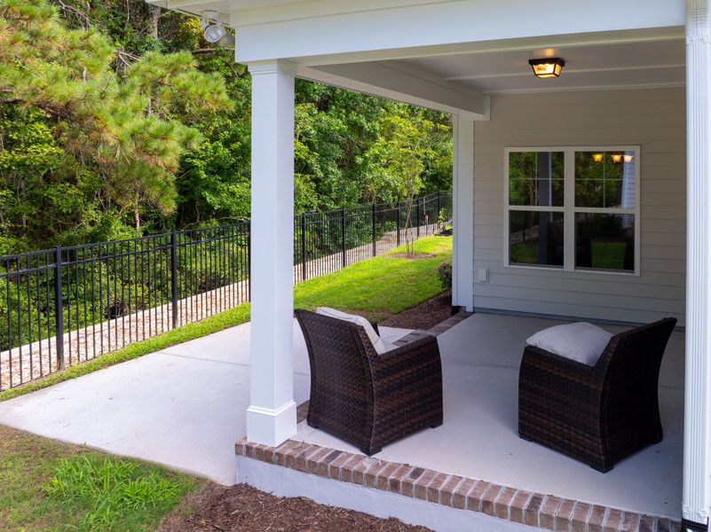 Representative exterior details of a home built from the Jamestown by Bill Clark Homes in Riverside Cove, Wilmington (Image 4).