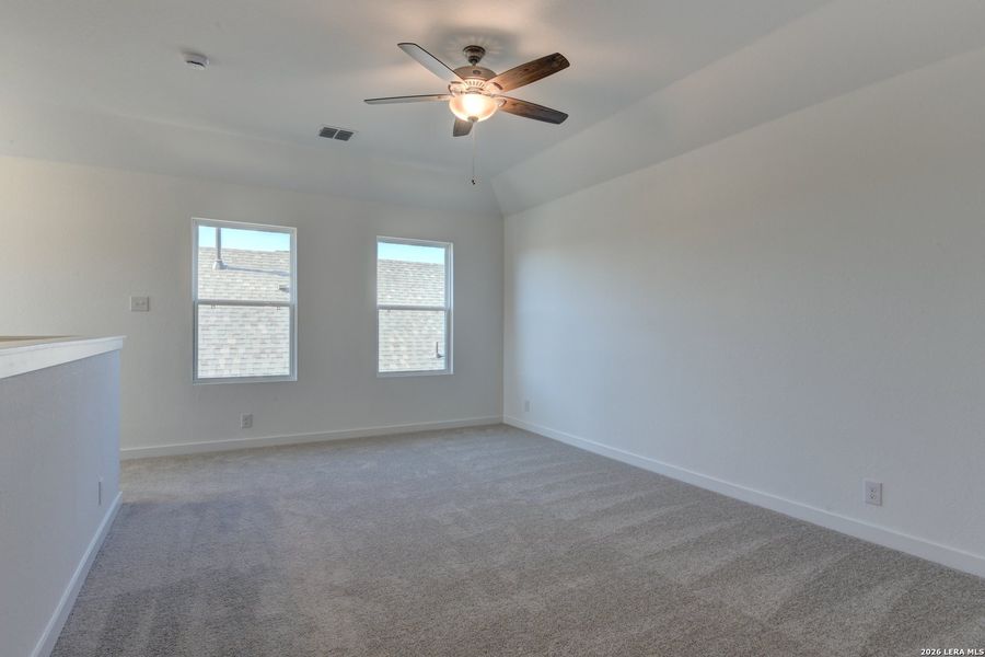 Spacious, unfurnished interior of a new home in Arcadia Ridge, San Antonio (Image 32).