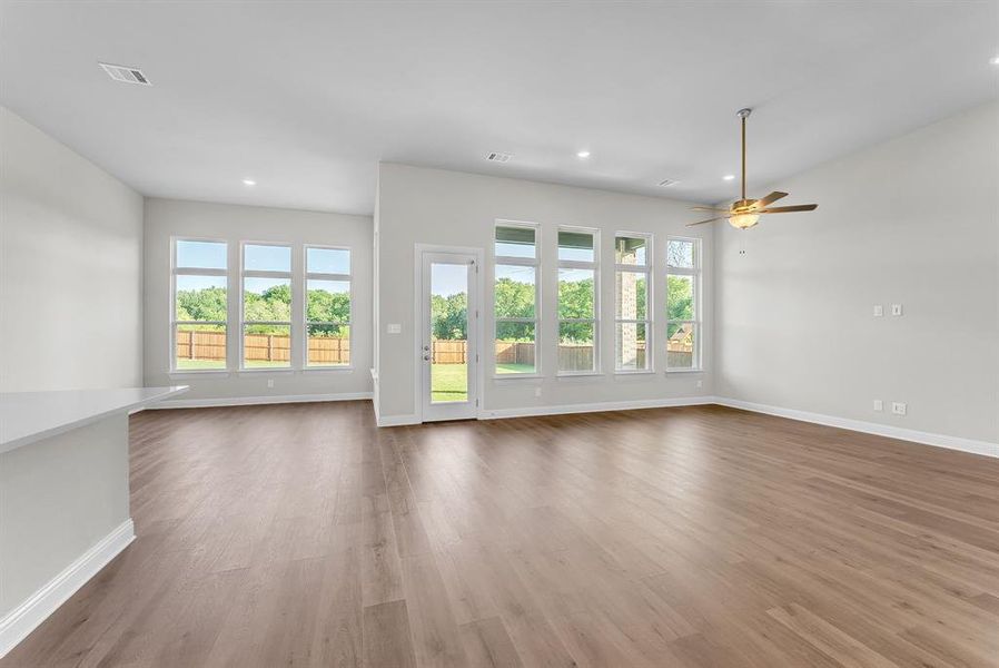 Spacious, unfurnished interior of a new home in Oaks Preserve, Mansfield (Image 24).