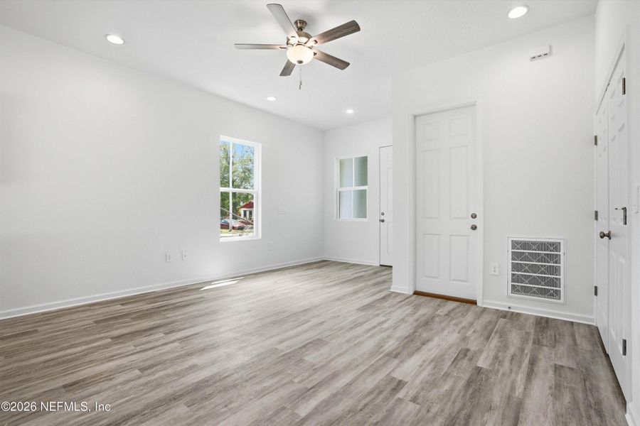Spacious, unfurnished interior of a new home in , Jacksonville (Image 19).