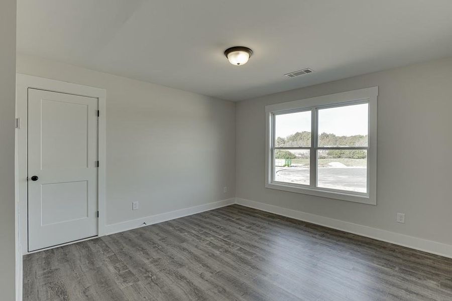 Spacious, unfurnished interior of a new home in , Hartwell (Image 36).