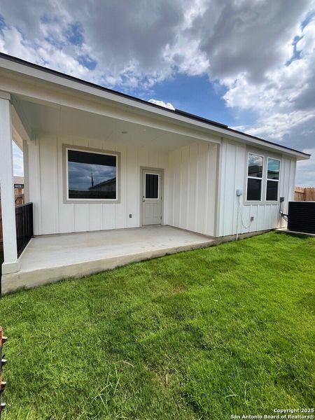 Front exterior of a new home in Highland Ridge, New Braunfels, TX, highlighting curb appeal (Image 8). Front exterior of a new home in Highland Ridge, New Braunfels, TX, highlighting curb appeal (Image 8).