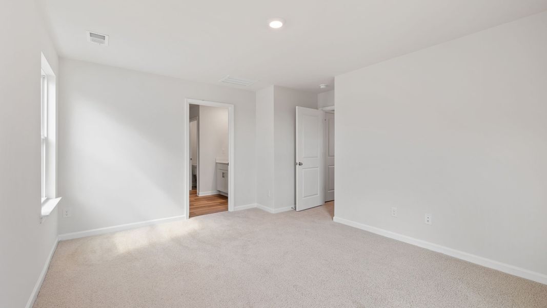 Spacious, unfurnished interior of a new home in Durbin Meadows, Fountain Inn (Image 24).