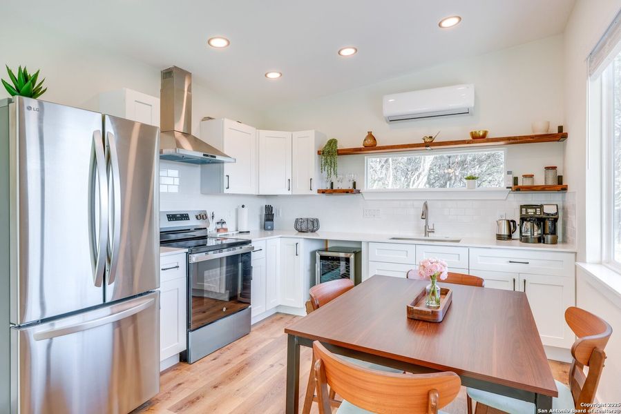Furnished interior view inside a new home in , Canyon Lake (Image 7).