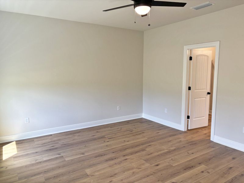 Spacious, unfurnished interior of a new home in Houston Place, Crestview (Image 15).