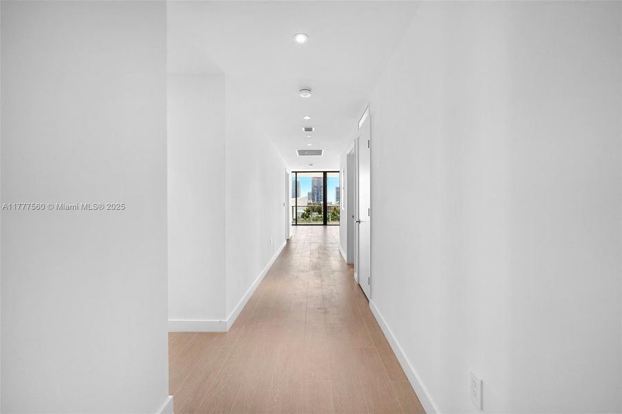 Spacious, unfurnished interior of a new home in Five Park, Miami Beach (Image 12).