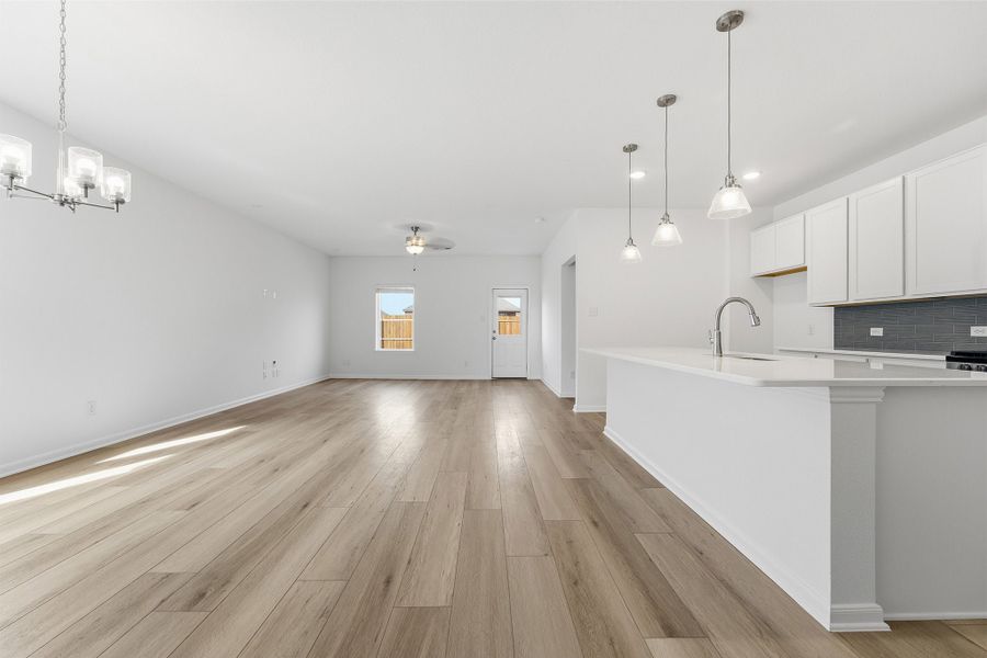 Spacious, unfurnished interior of a new home in Saddlebrook Estates, Waxahachie (Image 21). Spacious, unfurnished interior of a new home in Saddlebrook Estates, Waxahachie (Image 21).