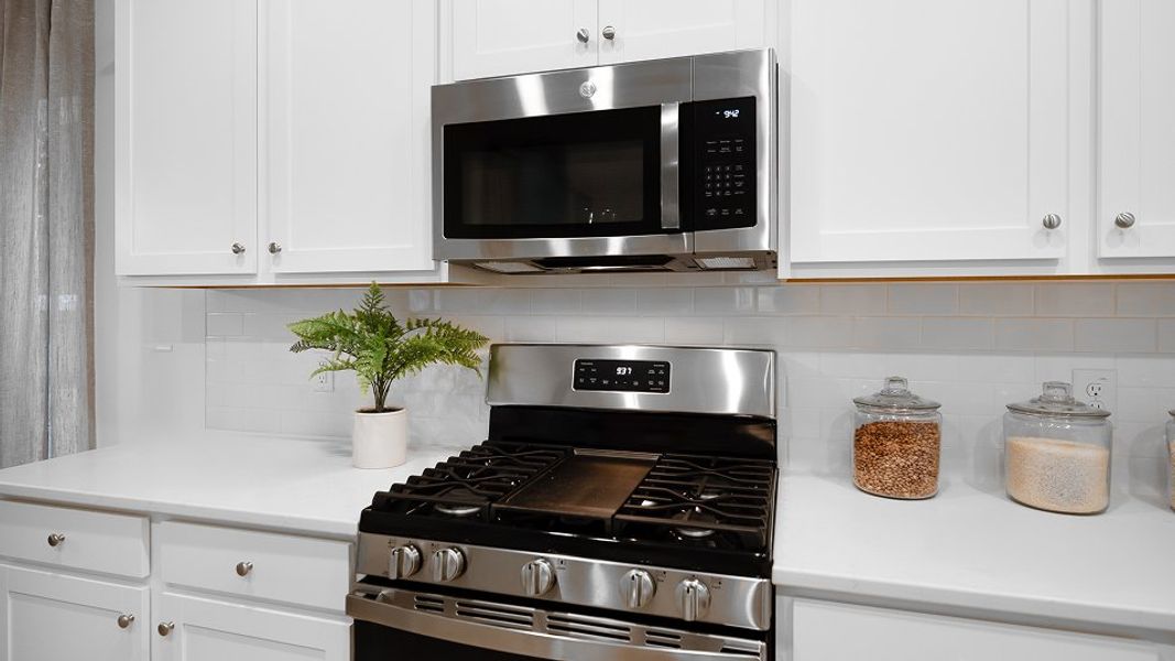 1767 Litchfield II Kitchen 2of3 F1 Base3