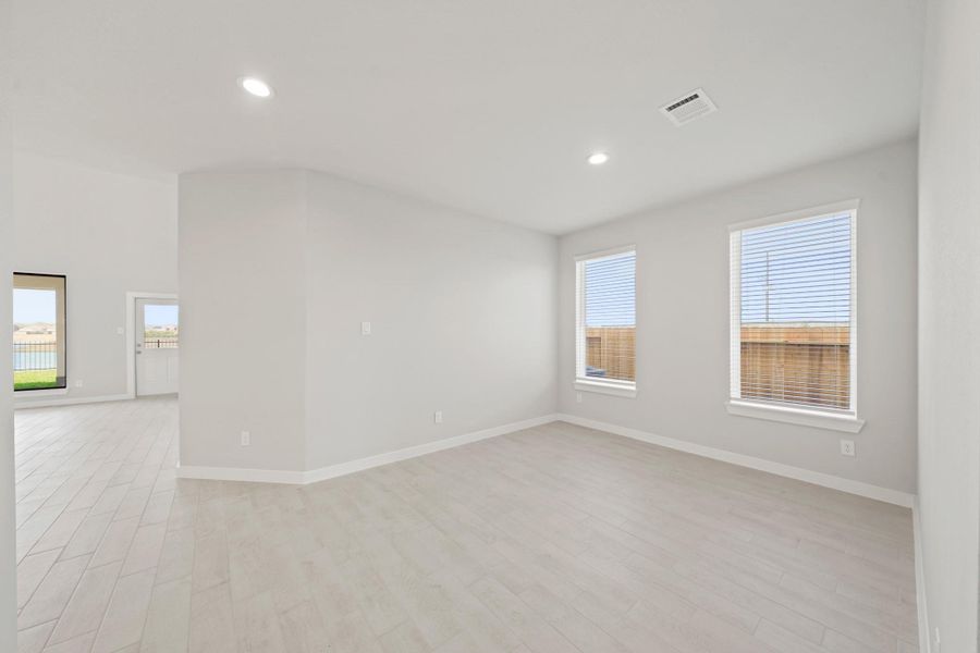 Spacious, unfurnished interior of a new home in Huntington Place, Rosharon (Image 21). Spacious, unfurnished interior of a new home in Huntington Place, Rosharon (Image 21).