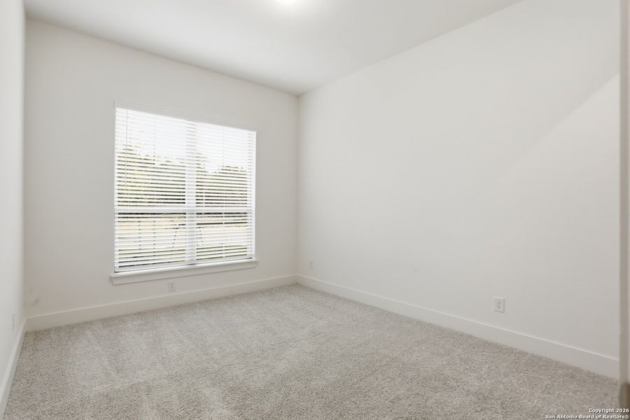Spacious, unfurnished interior of a new home in Kinder Ranch - 70', San Antonio (Image 35).