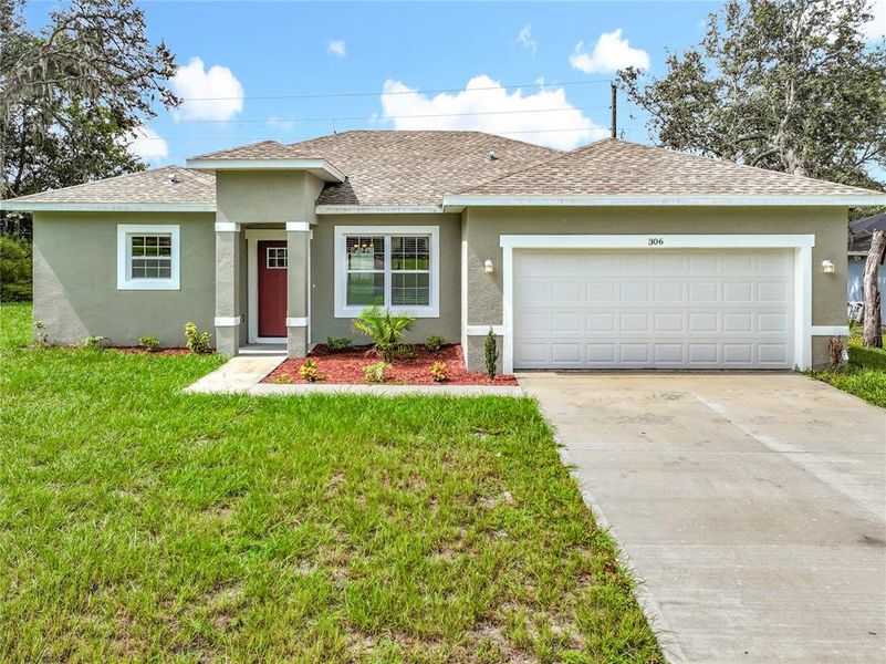 Exterior details and patio area of a home in , Ocala (Image 2).