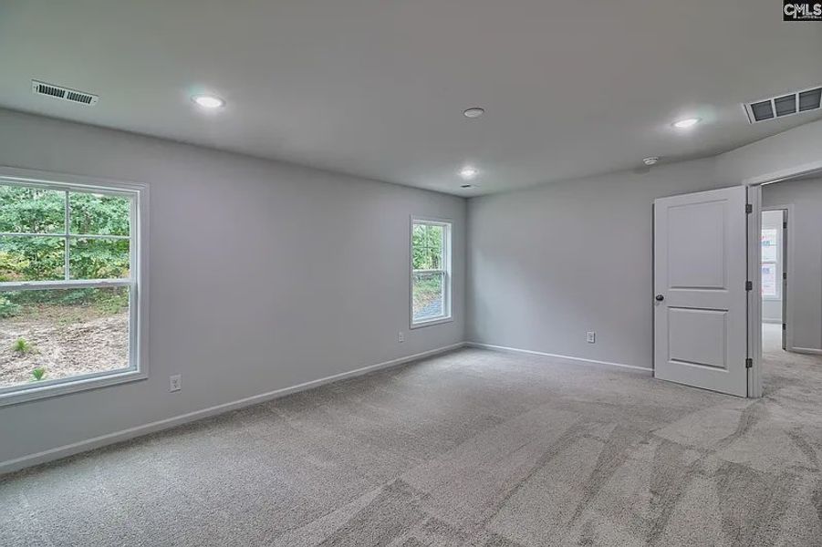 Spacious, unfurnished interior of a new home in Emanuel Creek, West Columbia (Image 37).
