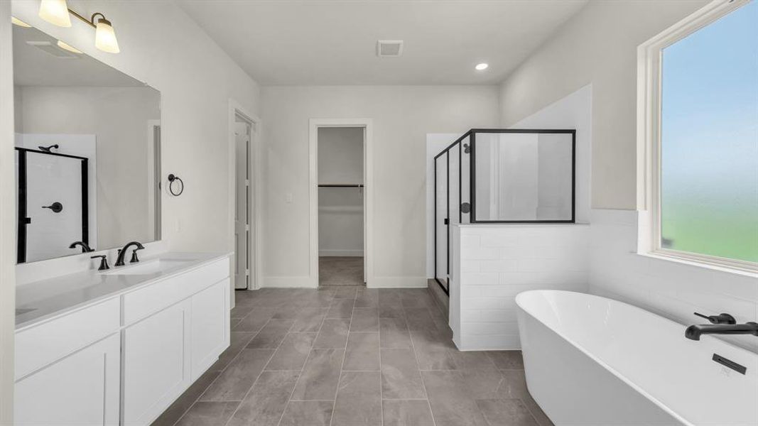 Furnished interior view inside a new home in Freeman Ranch, Weatherford (Image 11).