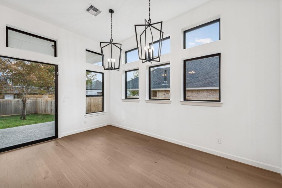 Spacious, unfurnished interior of a new home in Kresston - Enclave Collection, Montgomery (Image 28).