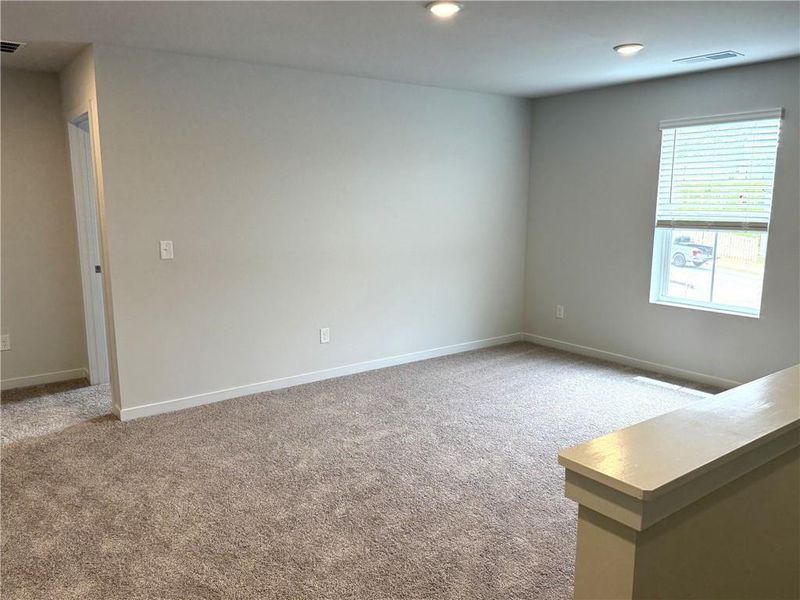 Spacious, unfurnished interior of a new home in Hawthorne Reserve, Dallas (Image 9).