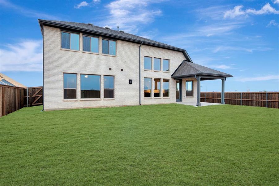 Exterior details and patio area of a home in Myrtle Creek, Waxahachie (Image 2). Exterior details and patio area of a home in Myrtle Creek, Waxahachie (Image 2).