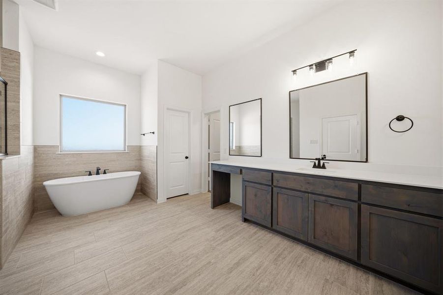 Furnished interior view inside a new home in , Waxahachie (Image 11).