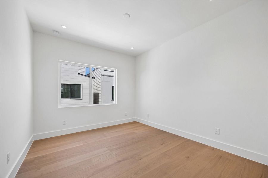 Spacious, unfurnished interior of a new home in , Houston (Image 27).