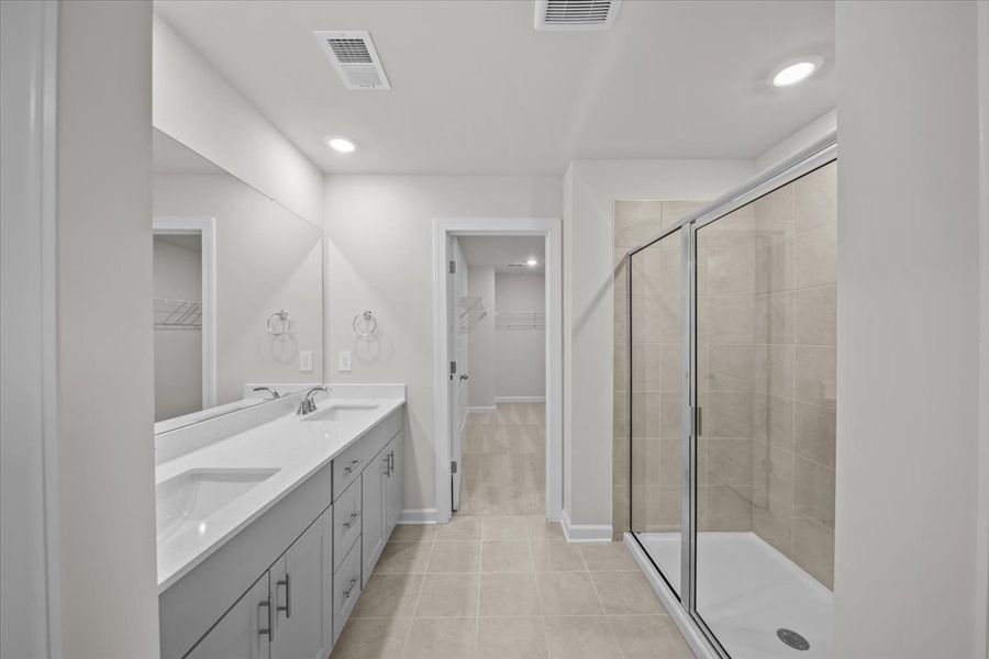 Furnished interior view inside a new home in Collier Ridge, Moore (Image 8).