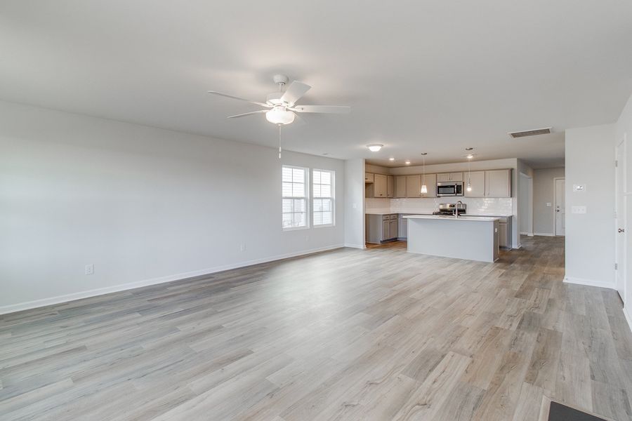 Spacious, unfurnished interior of a new home in Winston Point, Gilbert (Image 21).