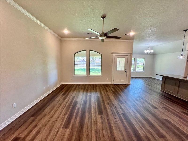 Spacious, unfurnished interior of a new home in , Angleton (Image 19).