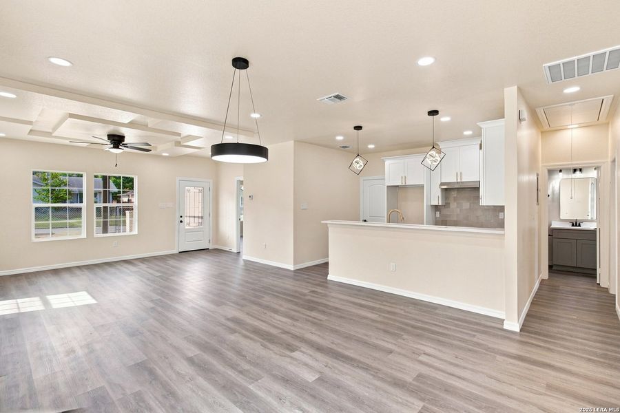 Spacious, unfurnished interior of a new home in , San Antonio (Image 24).
