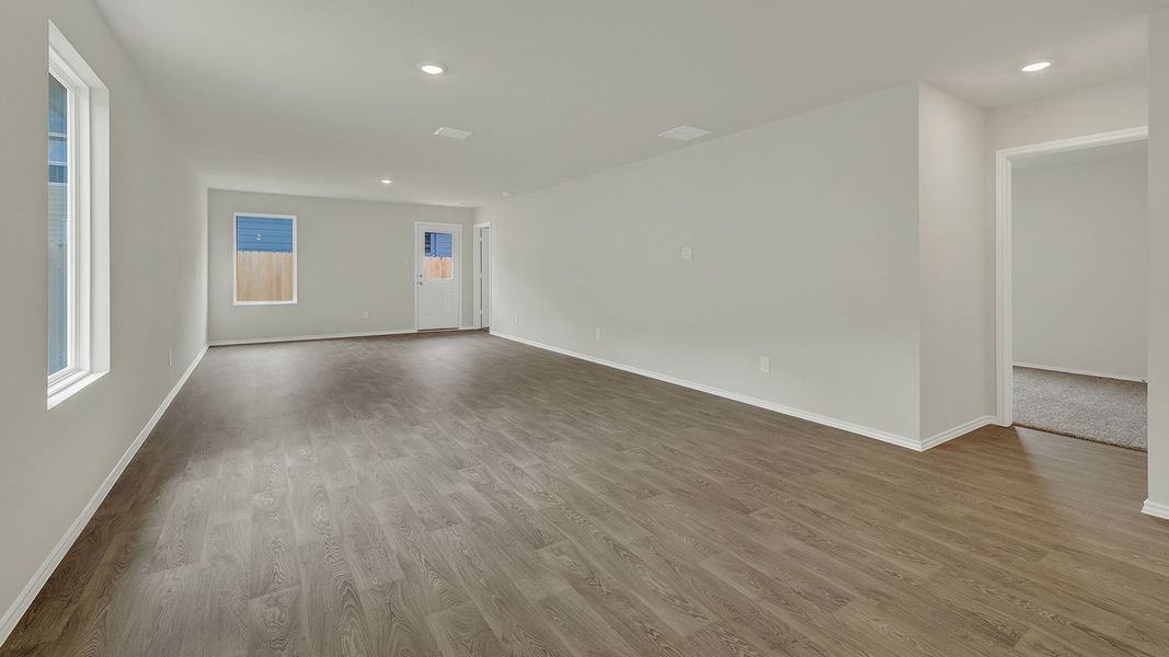 Spacious, unfurnished interior of a new home in Sunset Oaks, Maxwell (Image 17).