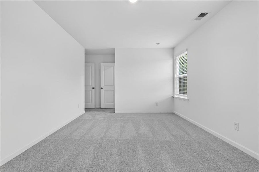 Spacious, unfurnished interior of a new home in Lexington Meadows, Athens (Image 34).