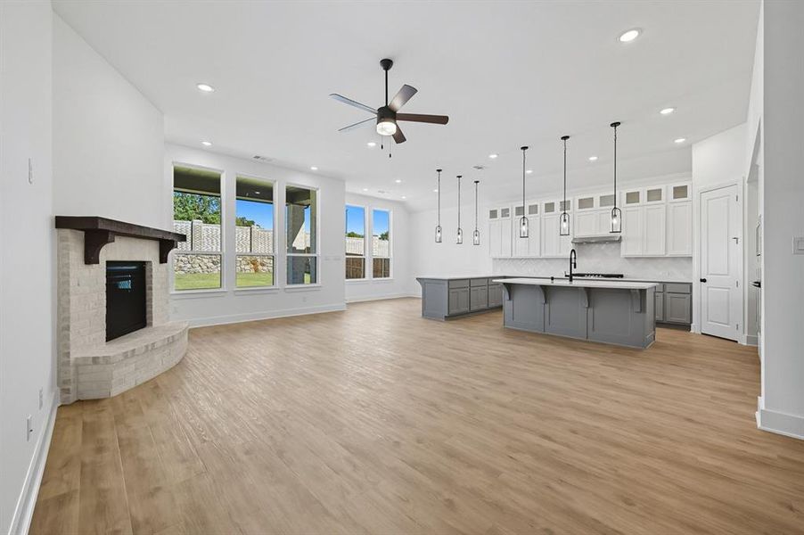 Furnished interior view inside a new home in Ridge Crossing, Waxahachie (Image 14). Furnished interior view inside a new home in Ridge Crossing, Waxahachie (Image 14).