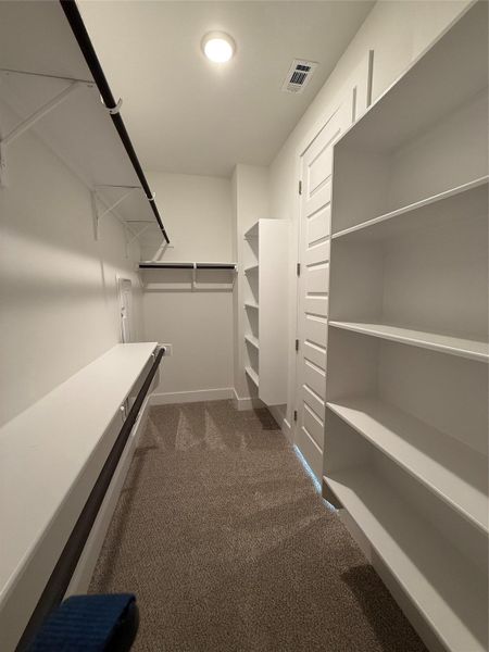 Spacious, unfurnished interior of a new home in Avery Centre, Round Rock (Image 12).