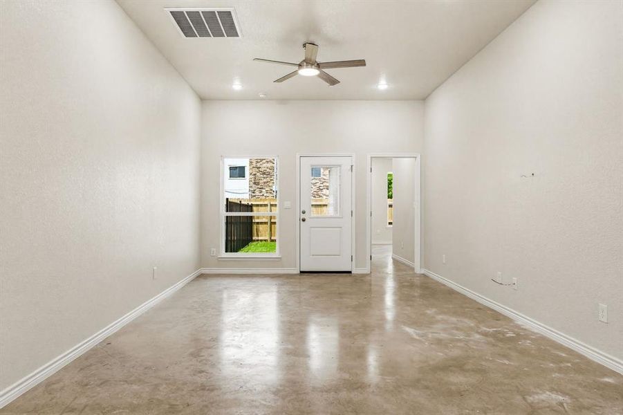 Spacious, unfurnished interior of a new home in , Copperas Cove (Image 19).