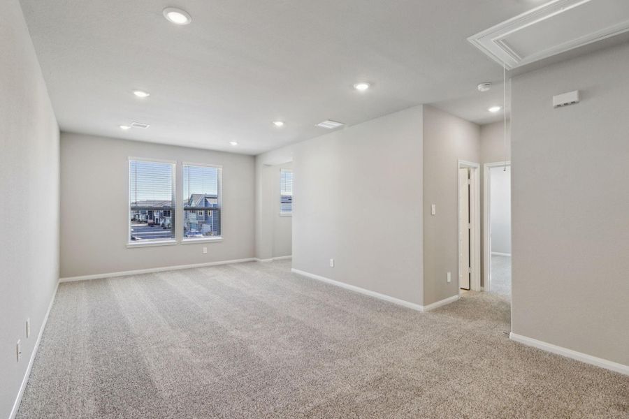 Spacious, unfurnished interior of a new home in Kemah Crossing - Luxe Series, Kemah (Image 24).