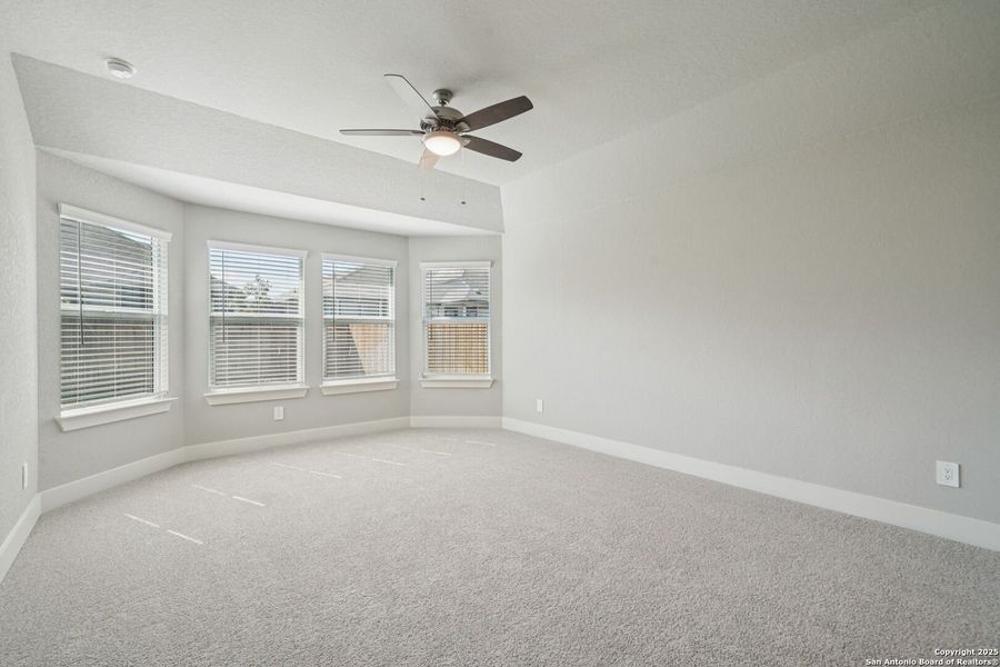Spacious, unfurnished interior of a new home in Estancia Ranch - Classic Series, San Antonio (Image 16).