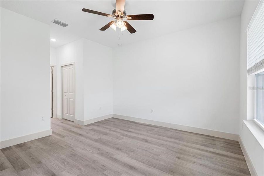 Spacious, unfurnished interior of a new home in , Ocala (Image 19).